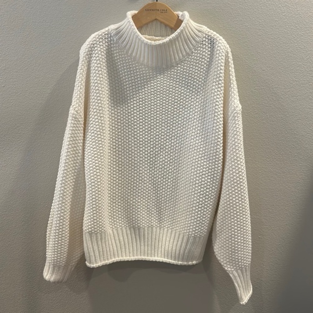 Cream sweater M